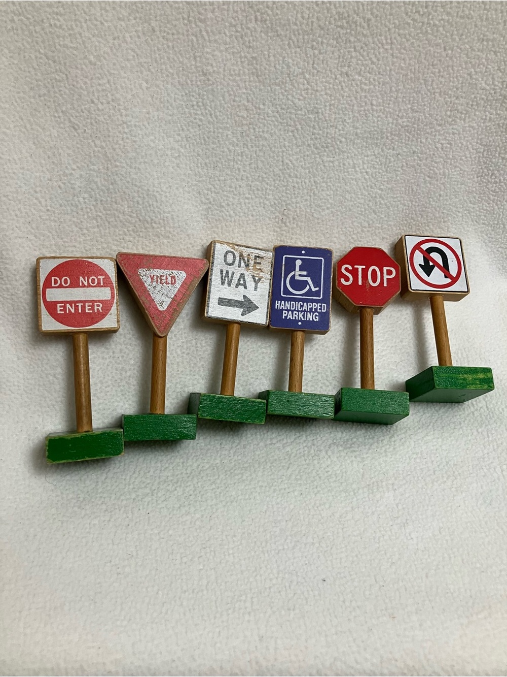 Melissa & Doug? Thomas & Friends? Wooden Toy Traffic Sign Set